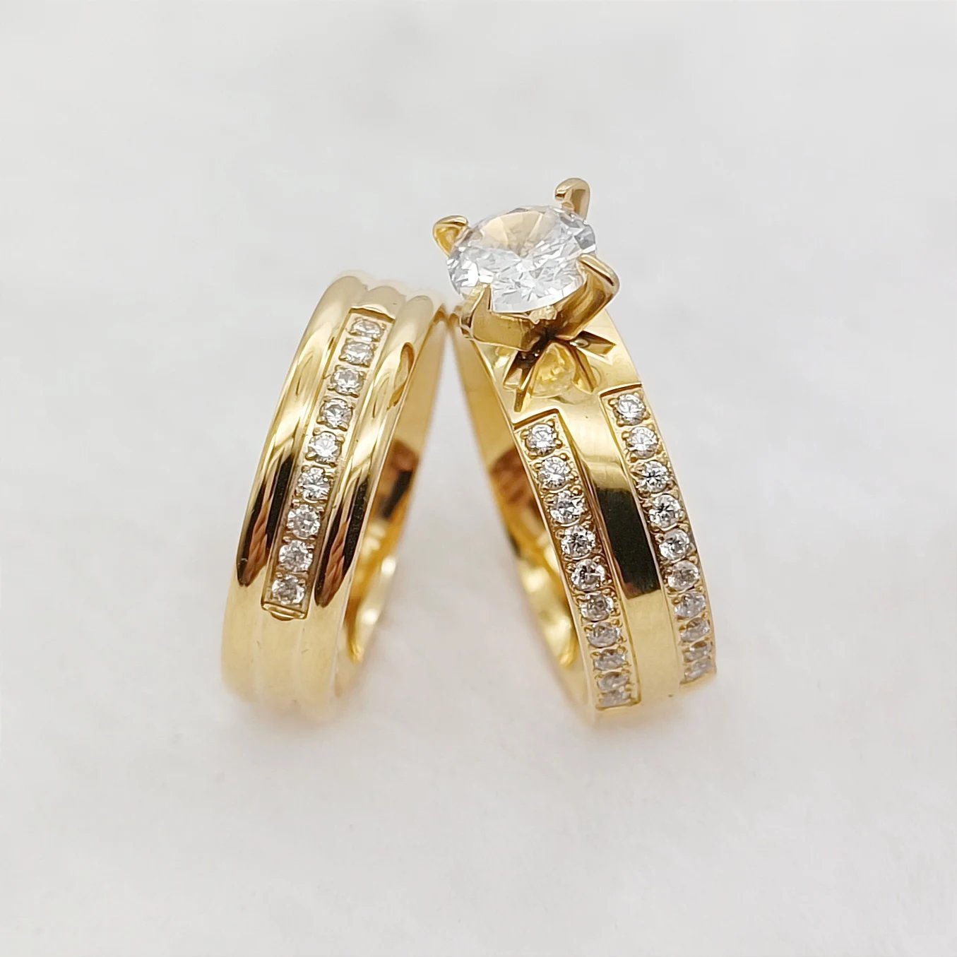 Anillos de boda de acero inoxidable 316L chapados en oro de 24 quilates con diamantes de circonita cúbica para mujeres y niñas, regalos de compromiso.