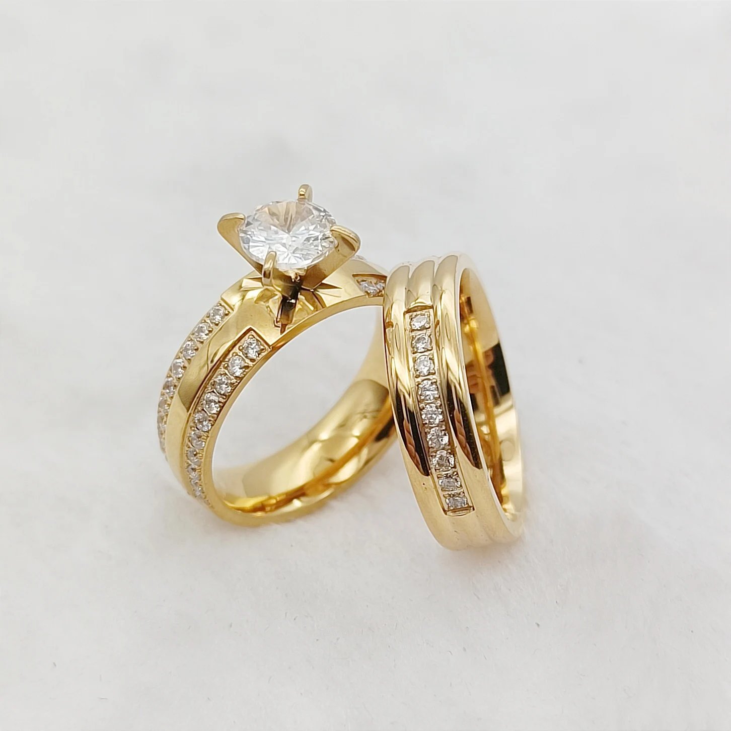Anillos de boda de acero inoxidable 316L chapados en oro de 24 quilates con diamantes de circonita cúbica para mujeres y niñas, regalos de compromiso.