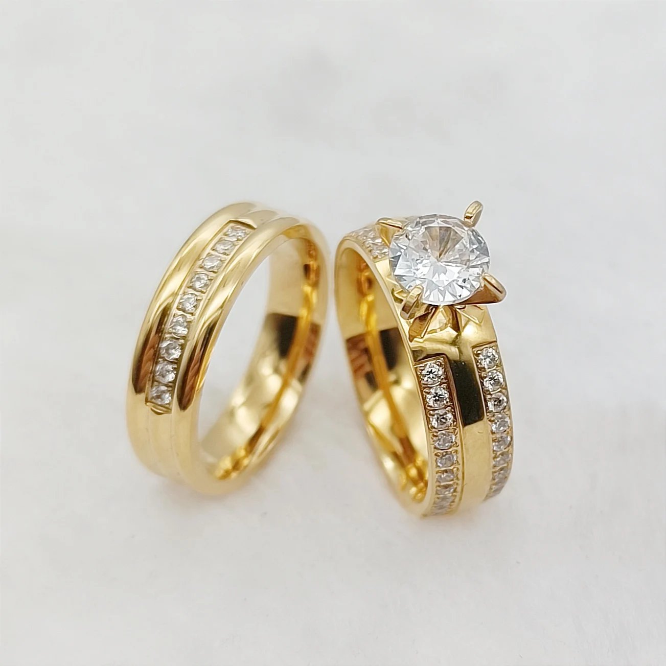 Anillos de boda de acero inoxidable 316L chapados en oro de 24 quilates con diamantes de circonita cúbica para mujeres y niñas, regalos de compromiso.