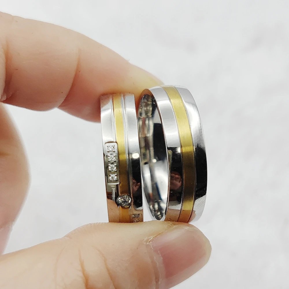 Anillos de boda a juego hipoalergénicos para él y para ella, anillos de pareja para hombre y mujer, conjuntos de novia de plata y oro en dos tonos. Anillos de boda a juego hipoalergénicos para él y para ella, anillos de pareja para hombre y mujer, conjuntos de novia de plata y oro en dos tonos.