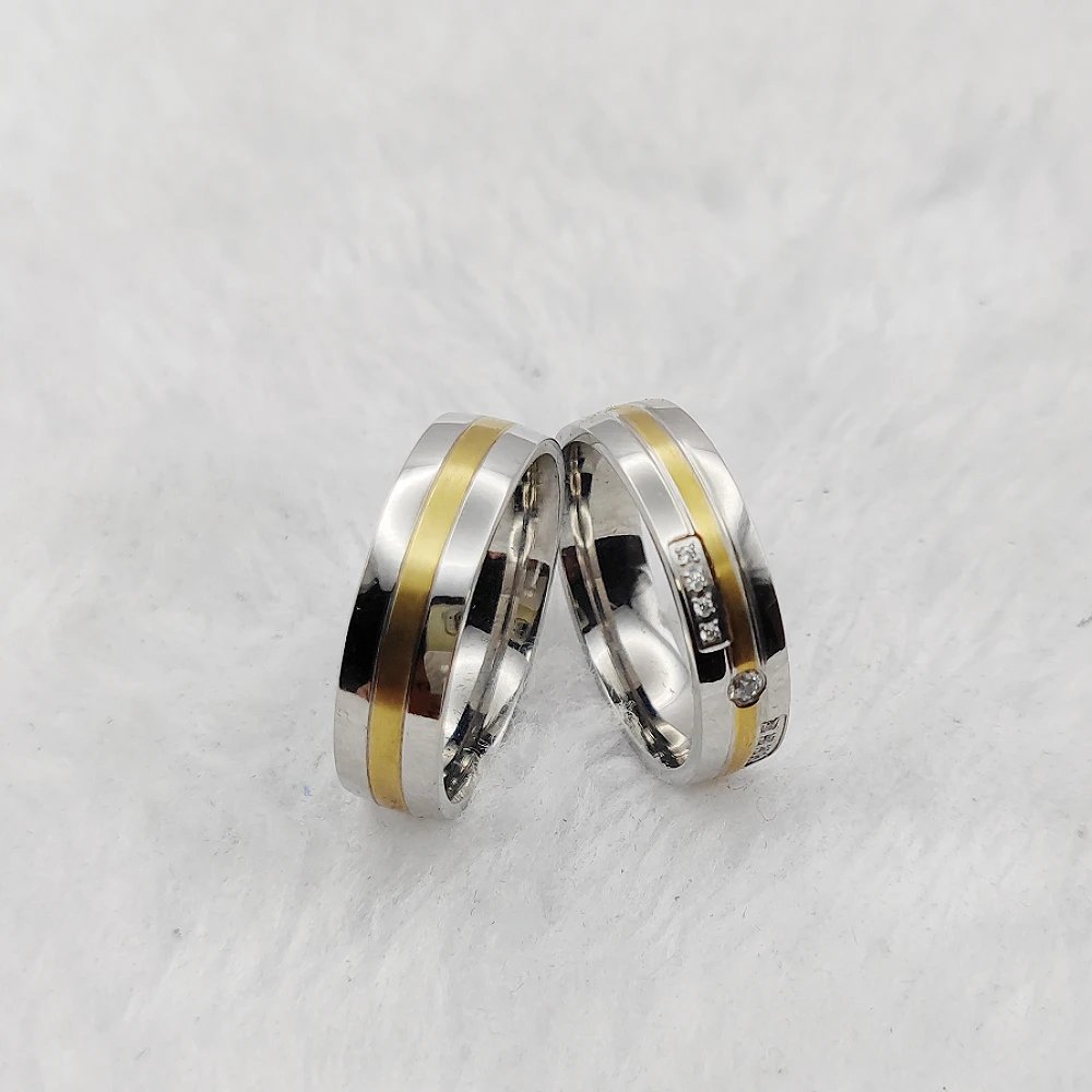 Anillos de boda a juego hipoalergénicos para él y para ella, anillos de pareja para hombre y mujer, conjuntos de novia de plata y oro en dos tonos. Anillos de boda a juego hipoalergénicos para él y para ella, anillos de pareja para hombre y mujer, conjuntos de novia de plata y oro en dos tonos.