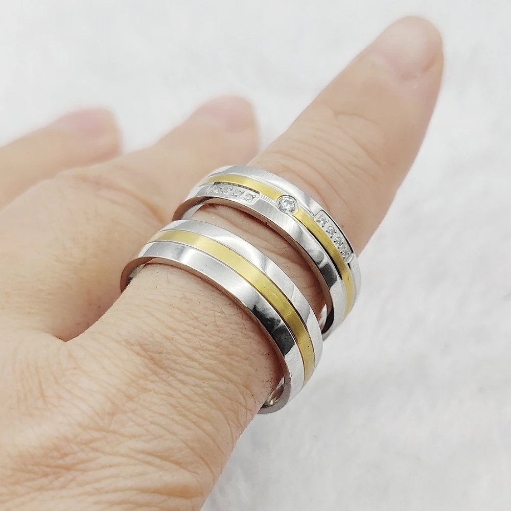 Anillos de boda a juego hipoalergénicos para él y para ella, anillos de pareja para hombre y mujer, conjuntos de novia de plata y oro en dos tonos. Anillos de boda a juego hipoalergénicos para él y para ella, anillos de pareja para hombre y mujer, conjuntos de novia de plata y oro en dos tonos.