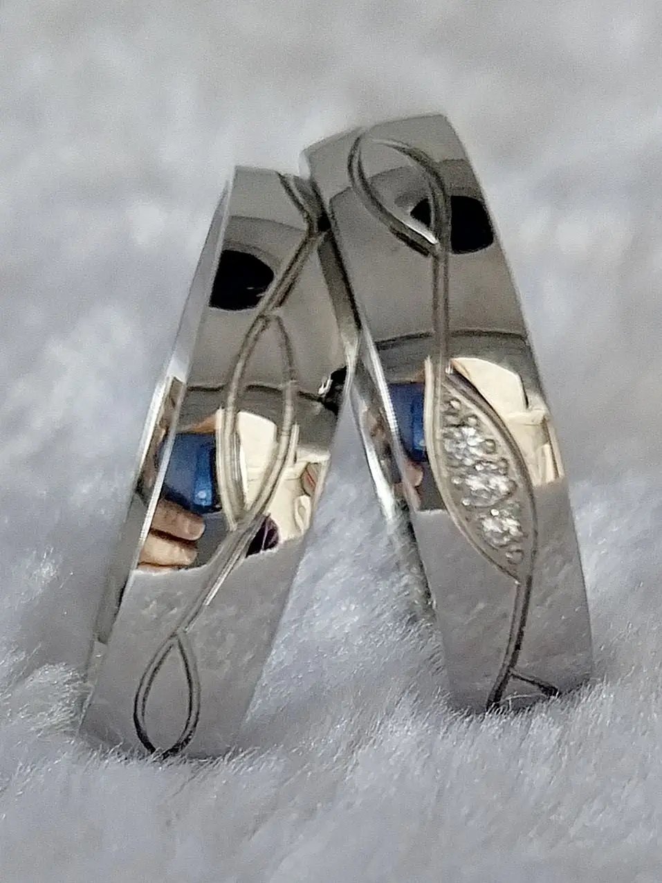 Juego de anillos de boda de diseñador de alta calidad para hombres y mujeres, joyería de acero inoxidable plateado que nunca se decolora, anillo para parejas.