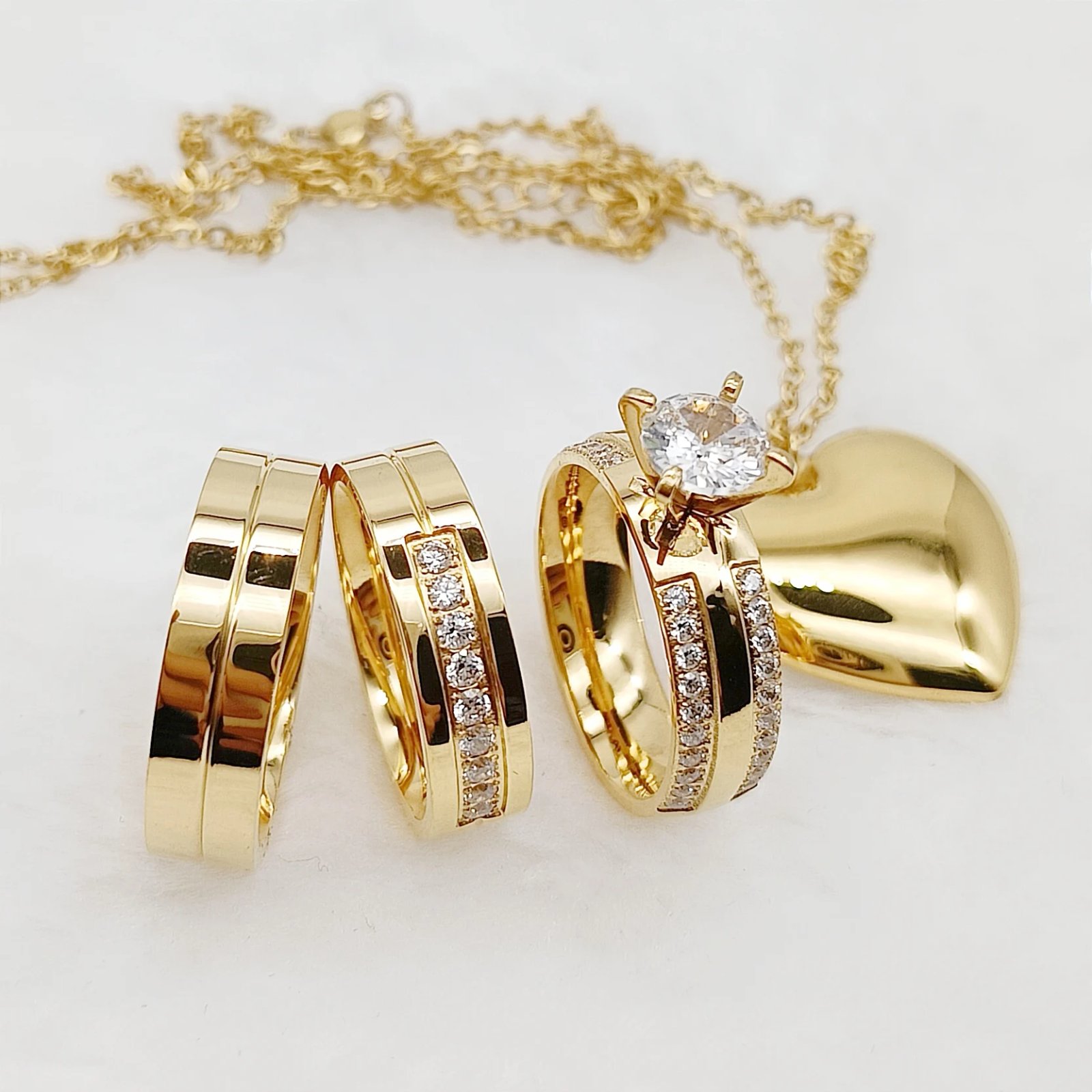 Anillos de compromiso chapados en oro de 14 quilates para parejas, bodas, compromisos, conjuntos de novia, joyería con colgante en forma de corazón.
