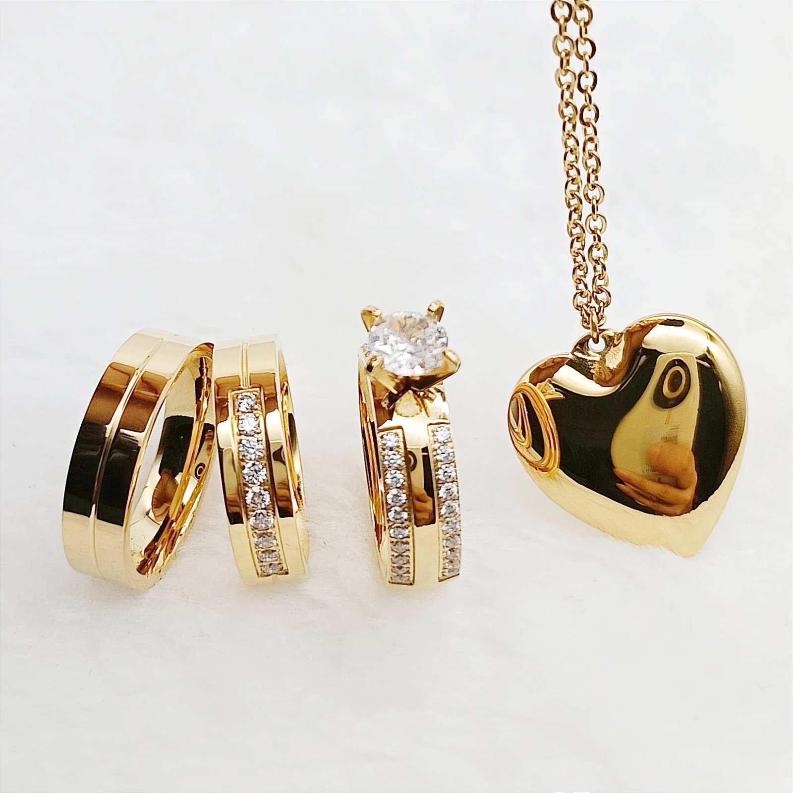 Anillos de compromiso chapados en oro de 14 quilates para parejas, bodas, compromisos, conjuntos de novia, joyería con colgante en forma de corazón.
