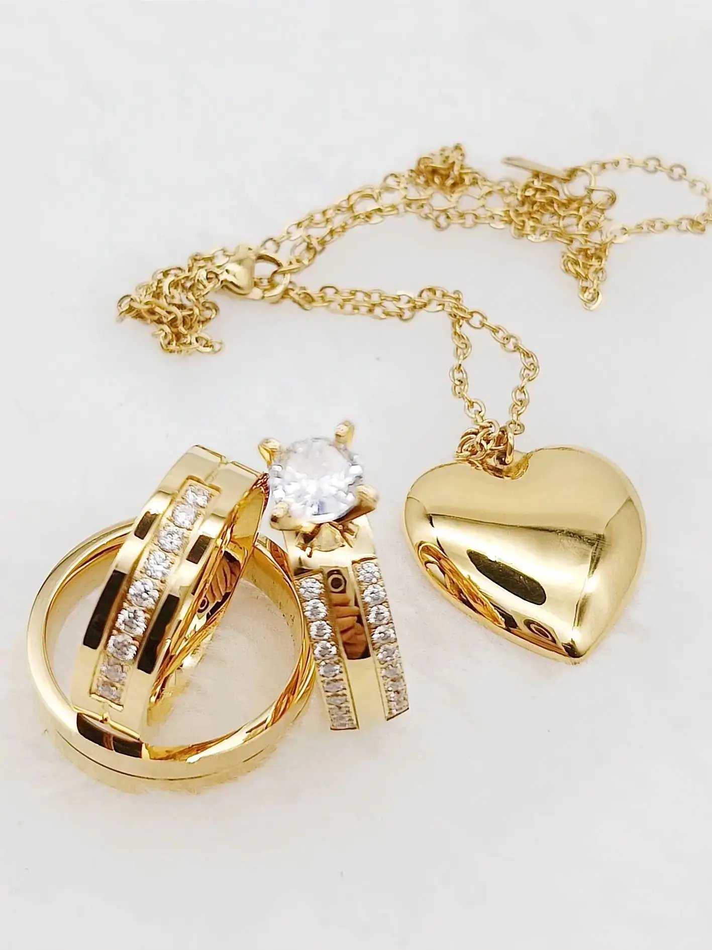 Anillos de compromiso chapados en oro de 14 quilates para parejas, bodas, compromisos, conjuntos de novia, joyería con colgante en forma de corazón.