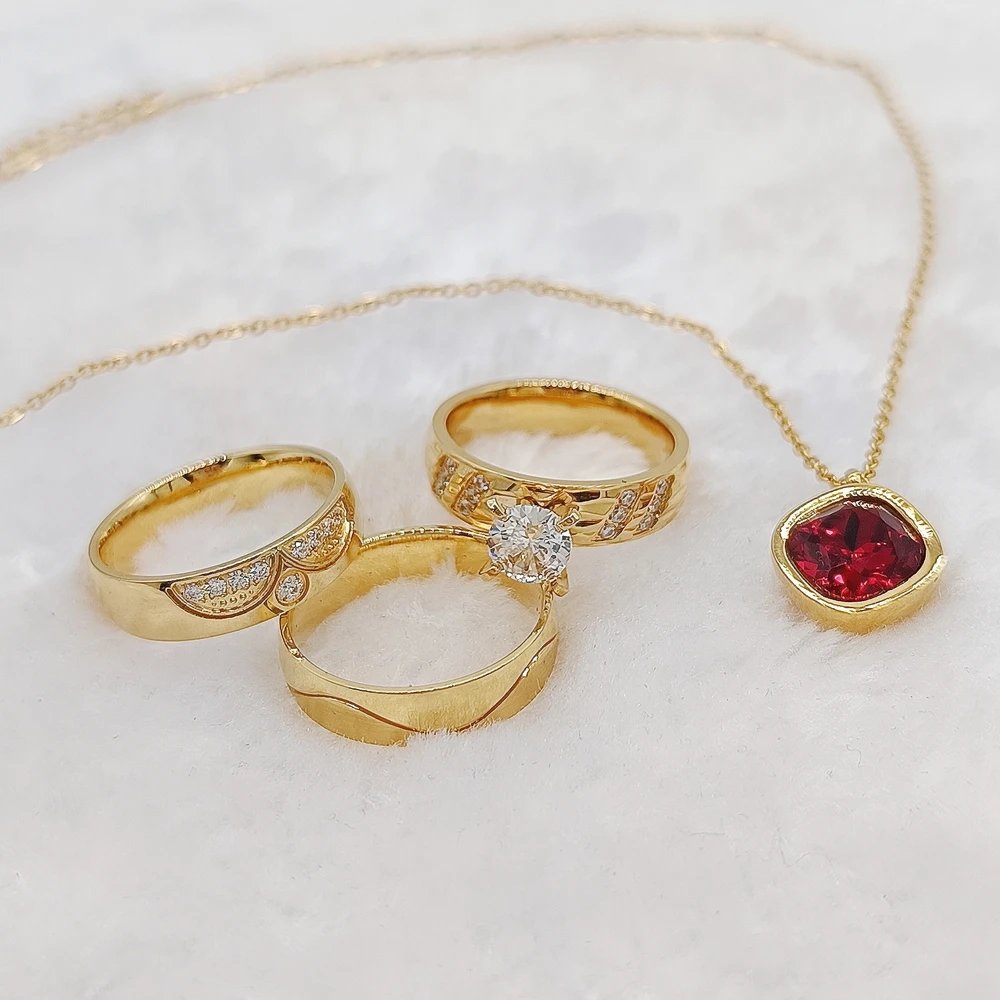 Anillos de boda chapados en oro de 24 quilates para hombre y mujer, joyas colgantes, alianzas de pareja, conjuntos de compromiso de novia con diamantes de circonita cúbica.