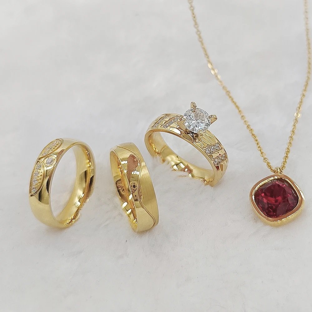 Anillos de boda chapados en oro de 24 quilates para hombre y mujer, joyas colgantes, alianzas de pareja, conjuntos de compromiso de novia con diamantes de circonita cúbica.