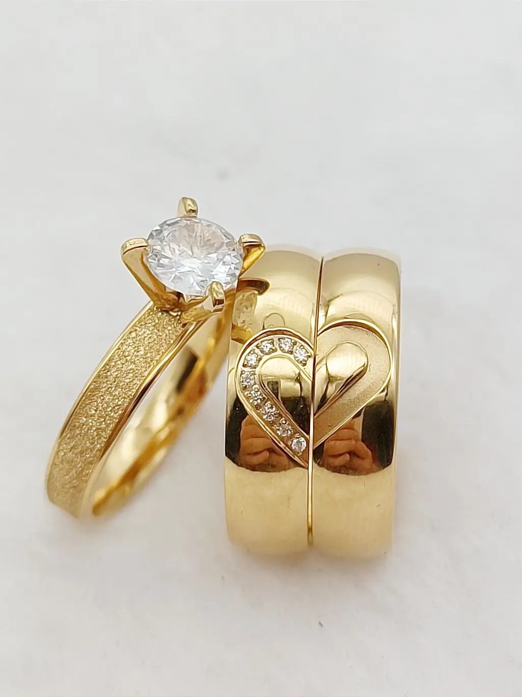 Conjunto de 3 anillos de compromiso para parejas con corazón de amor para celebrar el décimo aniversario, para hombres y mujeres, joyería de titanio chapada en oro de 24 k.
