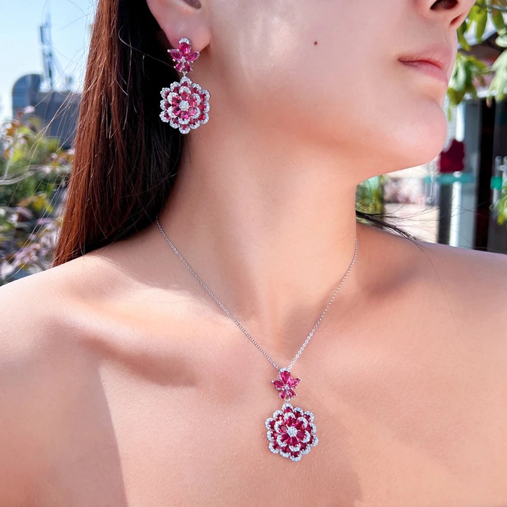 CWWZircons - Conjunto de collar y pendientes con flores grandes de cristal CZ rojo rosa para mujer, joyería elegante para fiestas de baile, T0196 CWWZircons - Conjunto de collar y pendientes con flores grandes de cristal CZ rojo rosa para mujer, joyería elegante para fiestas de baile, T0196