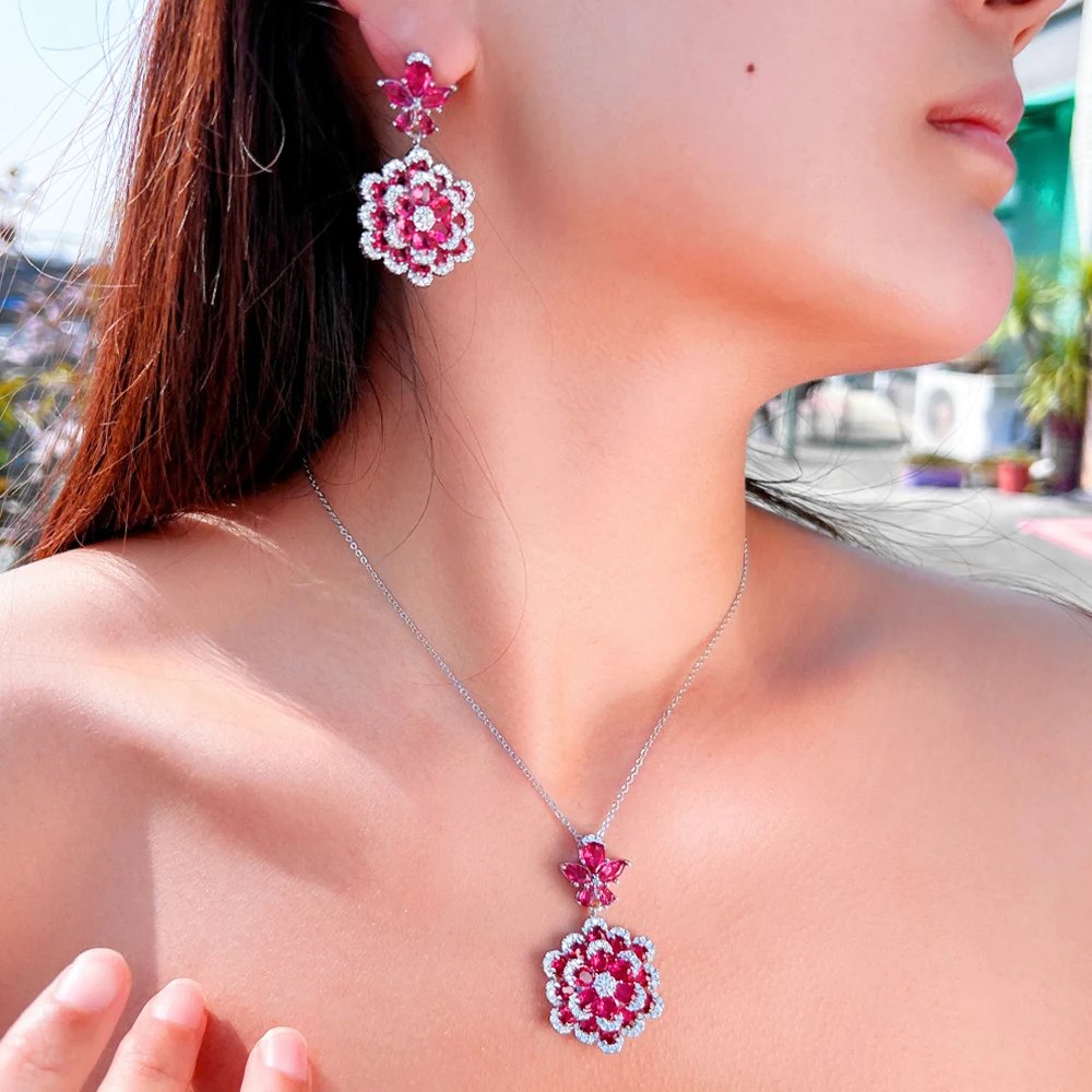 CWWZircons - Conjunto de collar y pendientes con flores grandes de cristal CZ rojo rosa para mujer, joyería elegante para fiestas de baile, T0196 CWWZircons - Conjunto de collar y pendientes con flores grandes de cristal CZ rojo rosa para mujer, joyería elegante para fiestas de baile, T0196