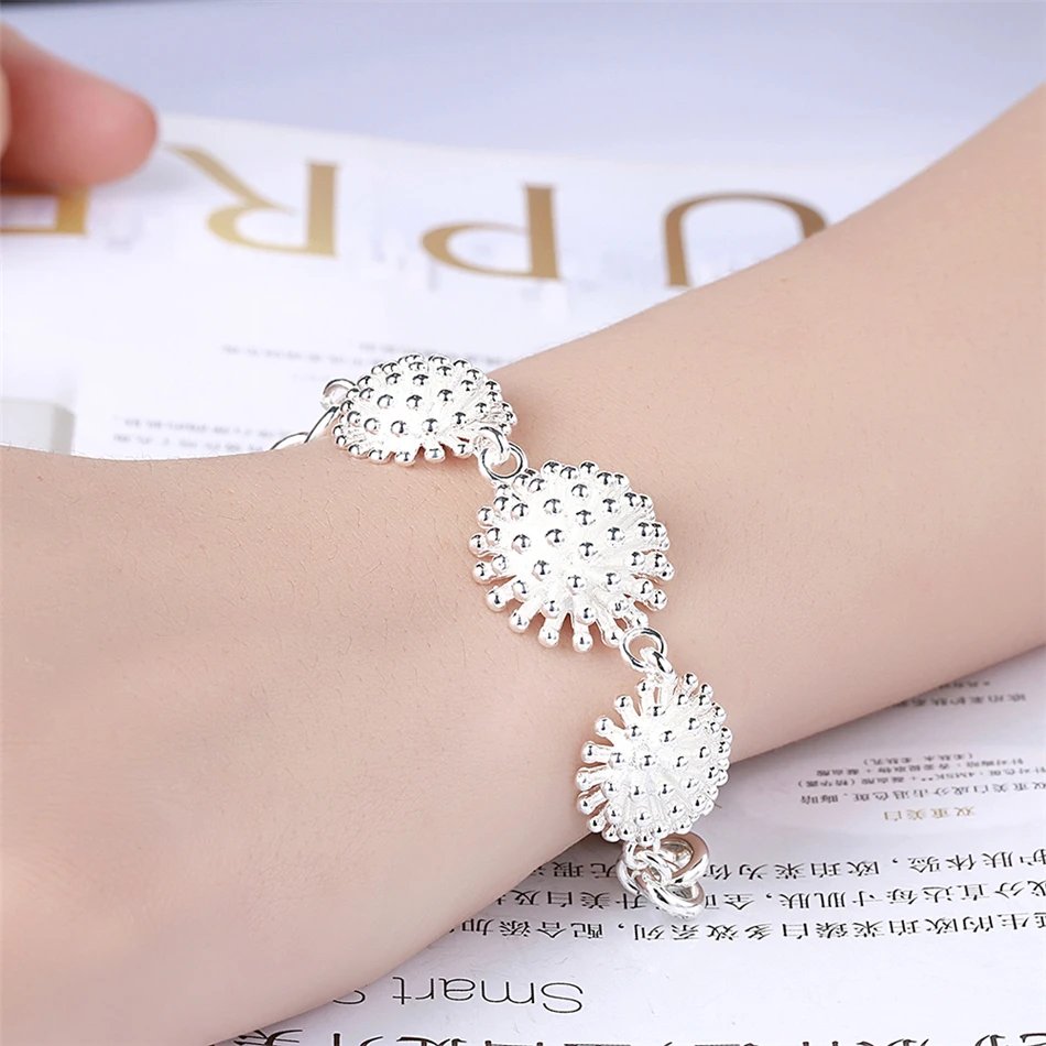 Pulsera DOTEFFIL con colgante de coral en plata de ley 925 para mujer, ideal como amuleto para bodas, compromisos y fiestas.